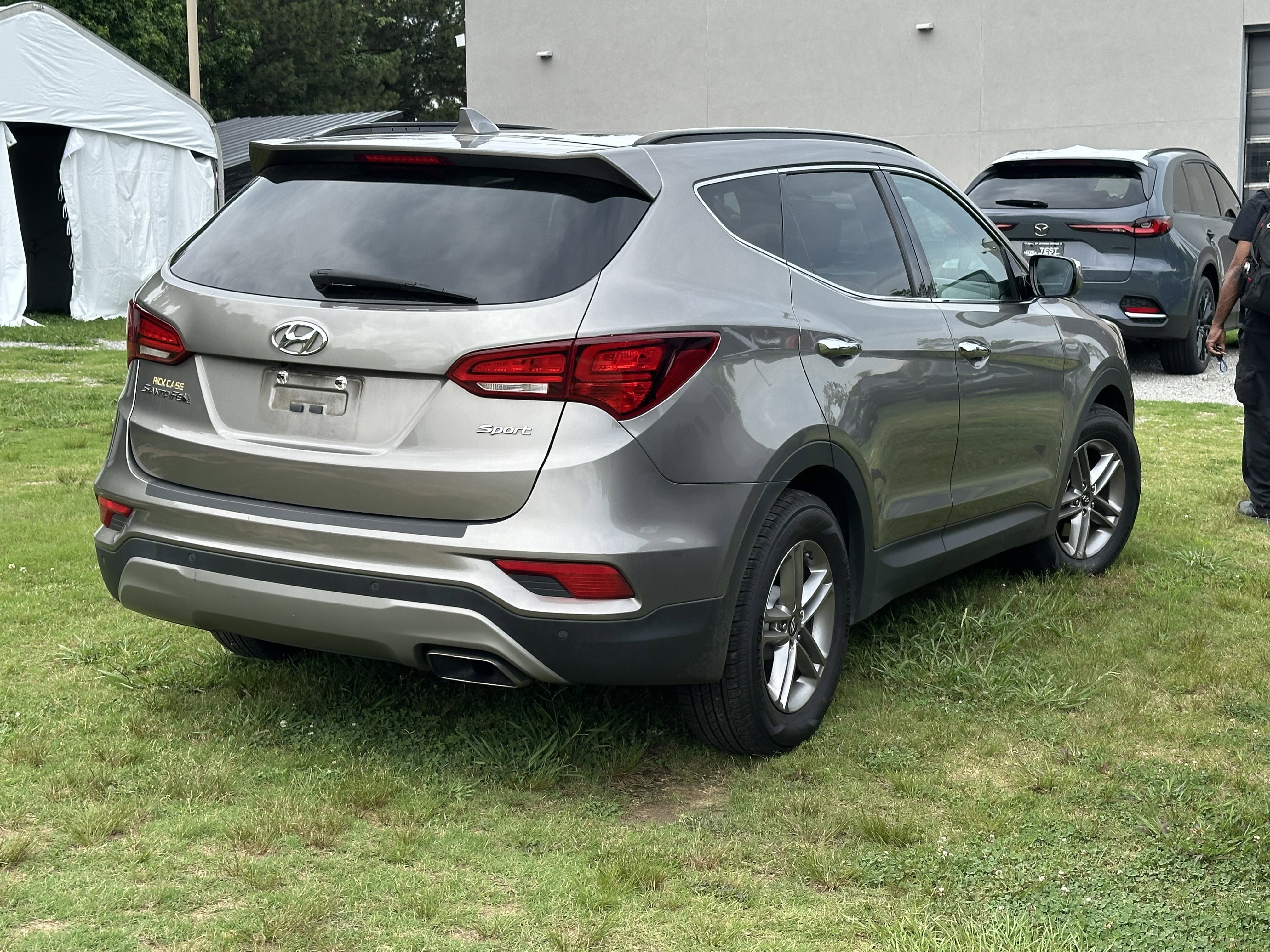 Used 2017 Hyundai Santa Fe Sport w/ 2.4L Tech Package 04 FWD video 3