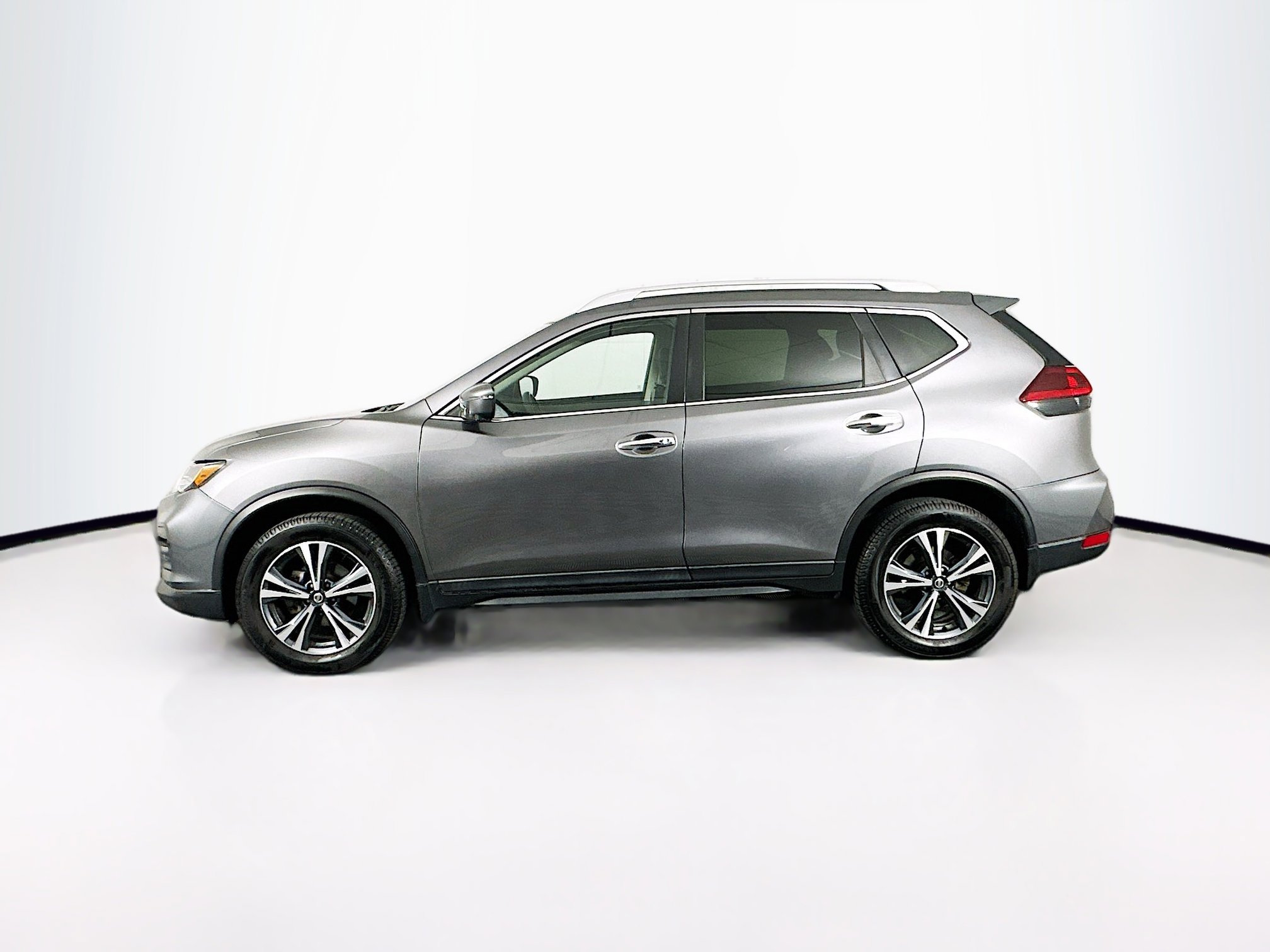 Used 2019 Nissan Rogue SV w/ Premium Package AWD/4WD image 4