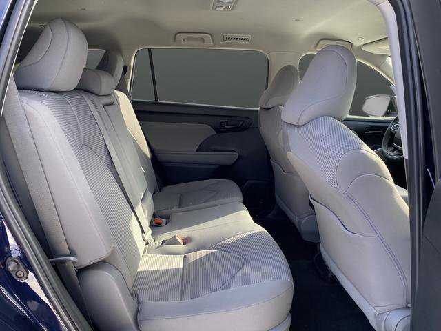 Used 2023 Toyota Highlander LE FWD image 29