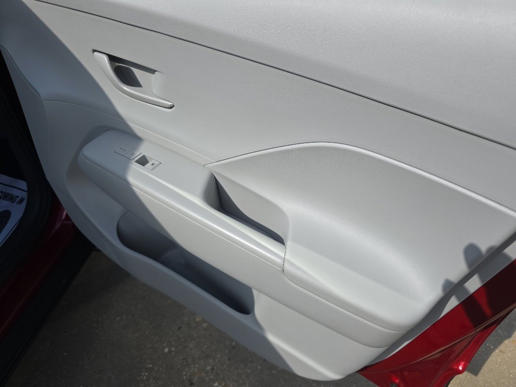 Used 2025 Hyundai Kona SEL FWD image 14