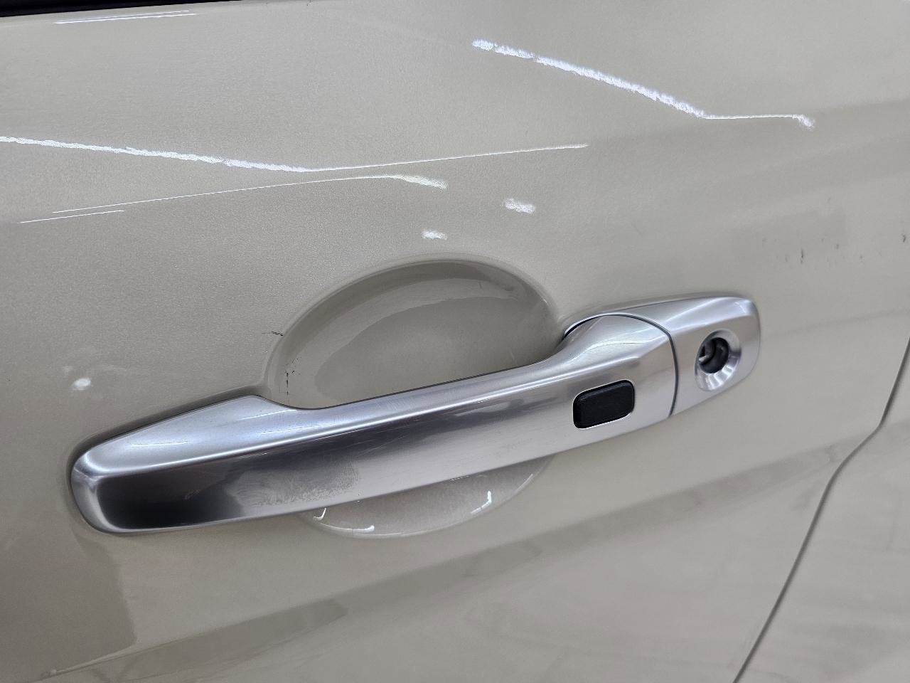 Used 2018 Ford Explorer Platinum image 12