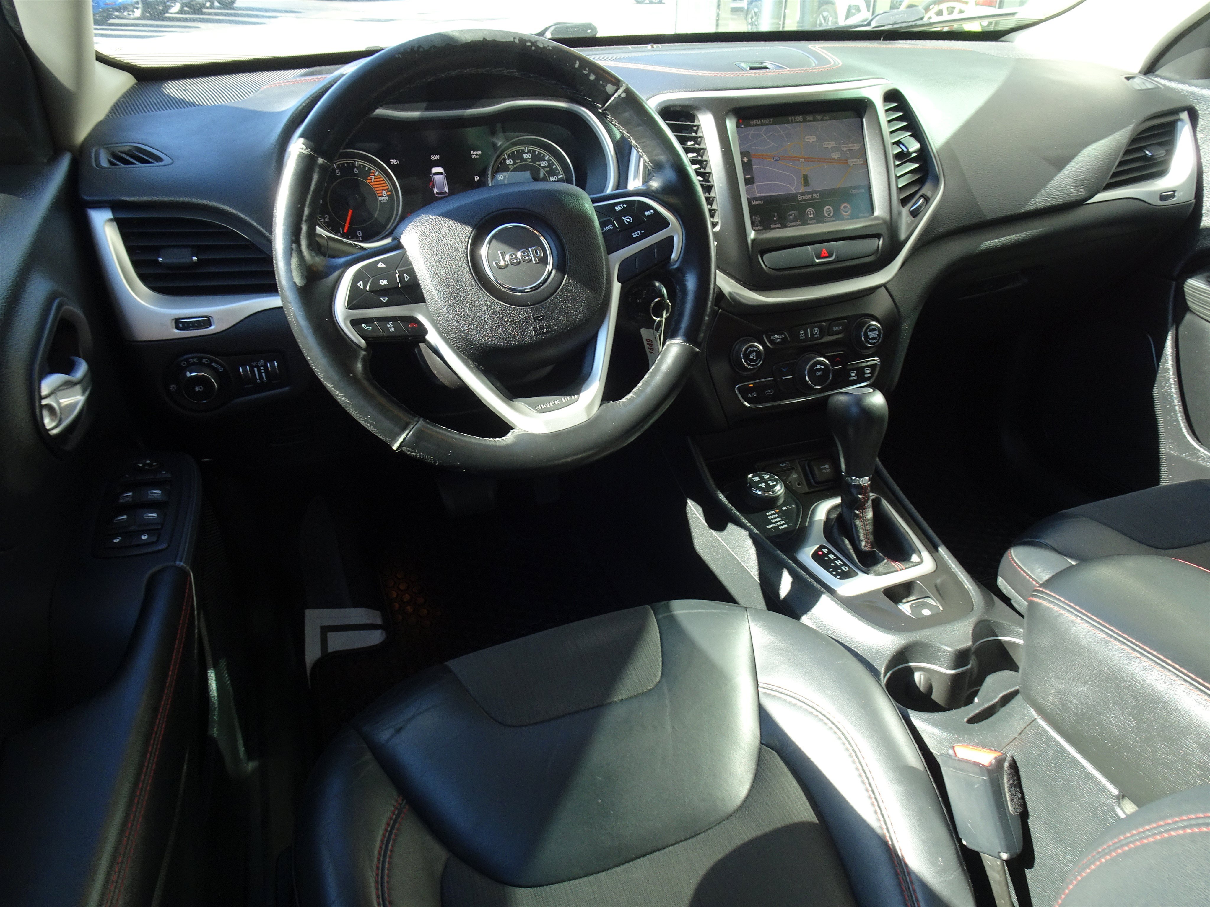 Used 2016 Jeep Cherokee Trailhawk w/ Cold Weather Group AWD/4WD image 13