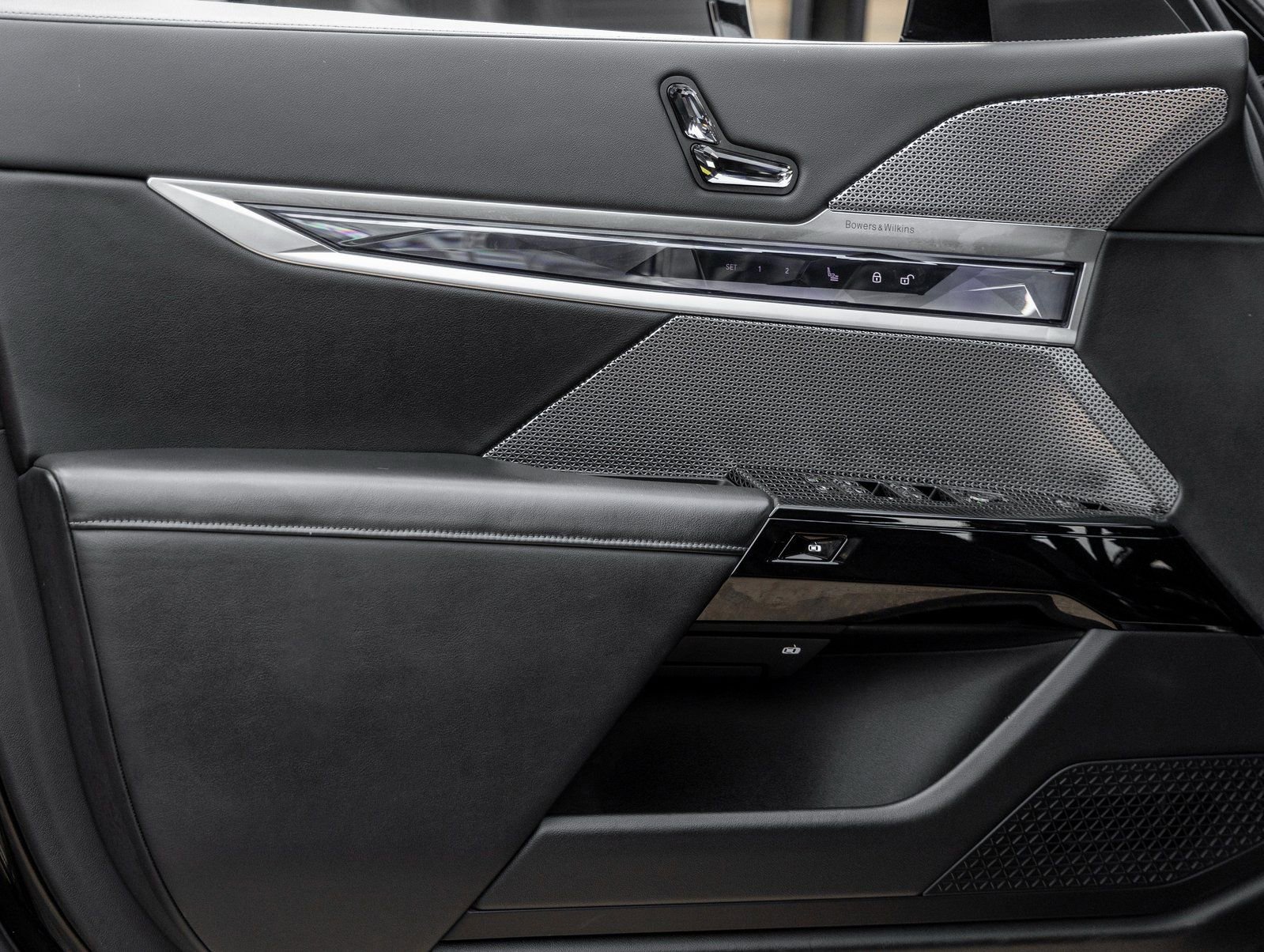 Used 2024 BMW 740i image 17