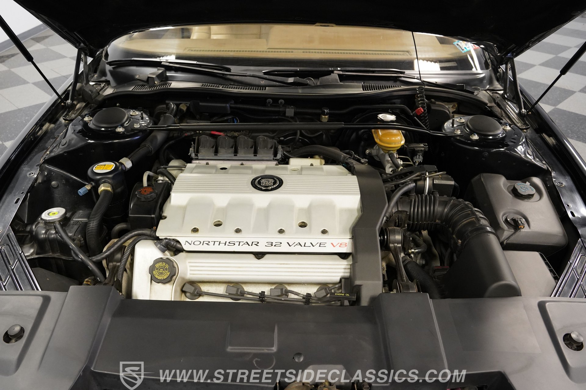 Used 1993 Cadillac Allante FWD image 3