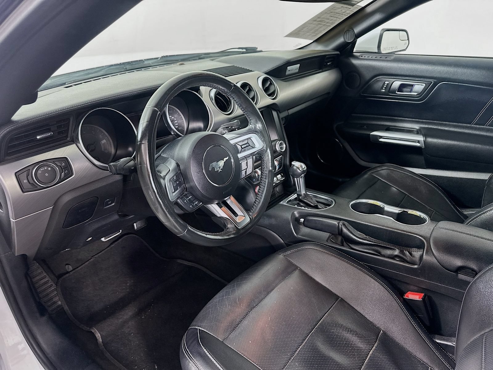 Used 2018 Ford Mustang Premium RWD image 9