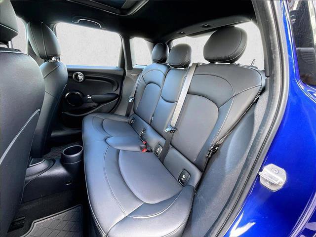 Used 2021 MINI Cooper 4-Door Hardtop image 28