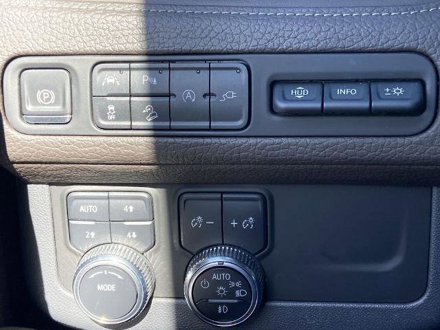 Used 2021 GMC Yukon Denali w/ Denali Premium Package image 13