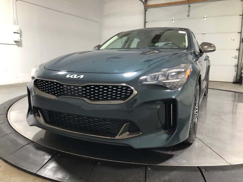Certified 2022 Kia Stinger GT1 image 3