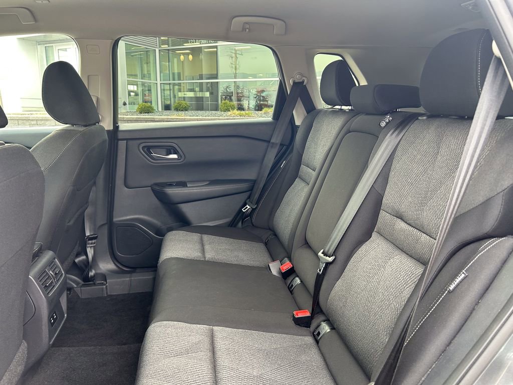 Used 2024 Nissan Rogue SV image 13