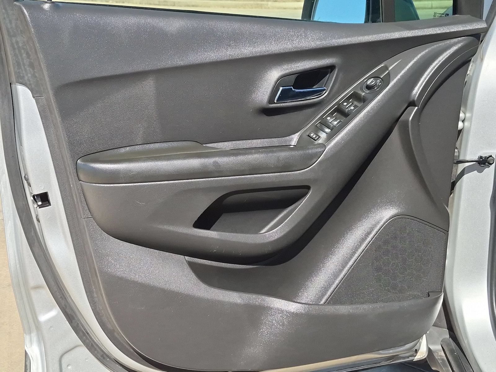 Used 2021 Chevrolet Trax LT w/ Sport Edition FWD image 11
