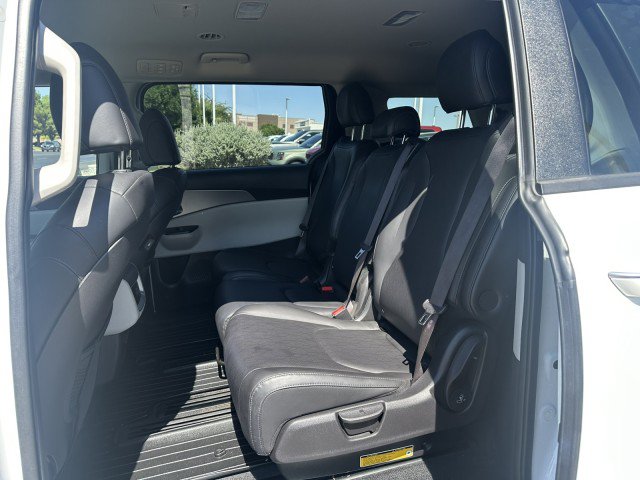 Used 2022 Kia Carnival LX FWD image 14