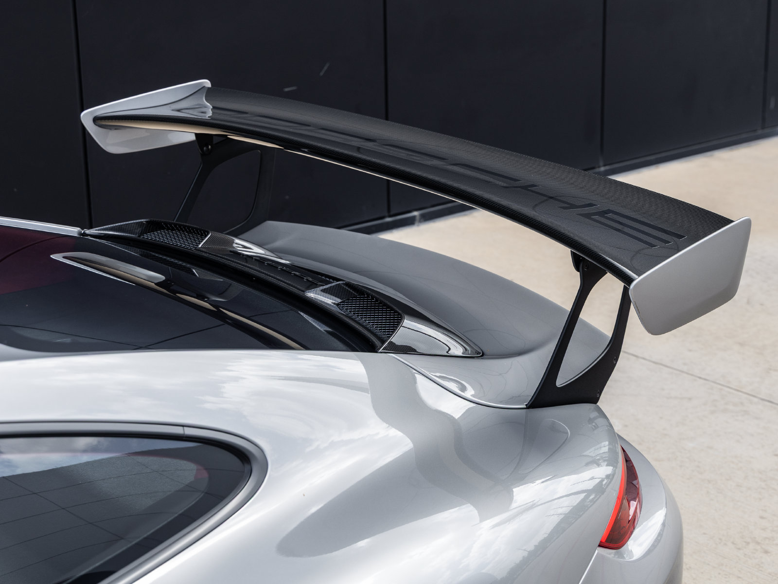 Certified 2018 Porsche 911 GT2 RS RWD image 24