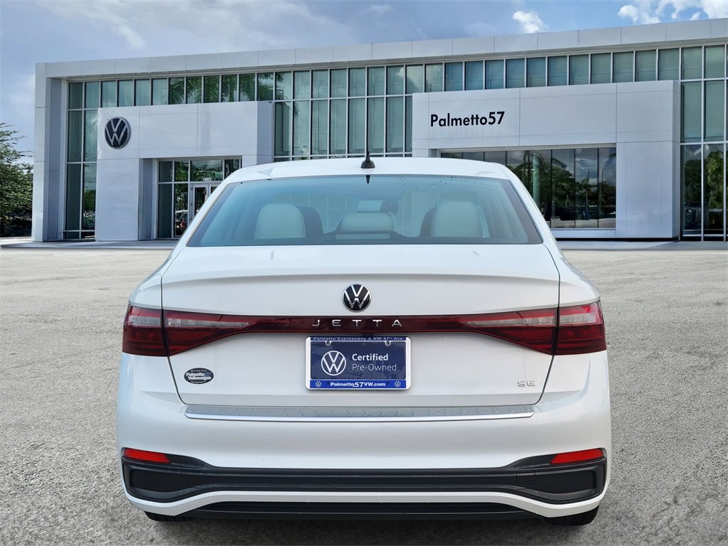 Certified 2025 Volkswagen Jetta SE w/ Sunroof Package image 5
