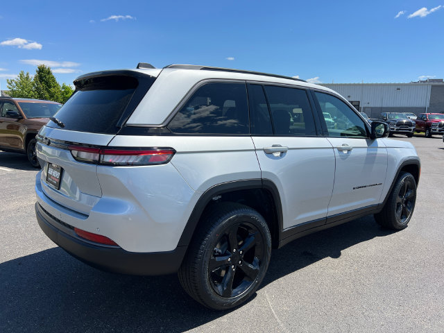 New 2026 Jeep Grand Cherokee Limited w/ Limited Altitude Package AWD/4WD image 8