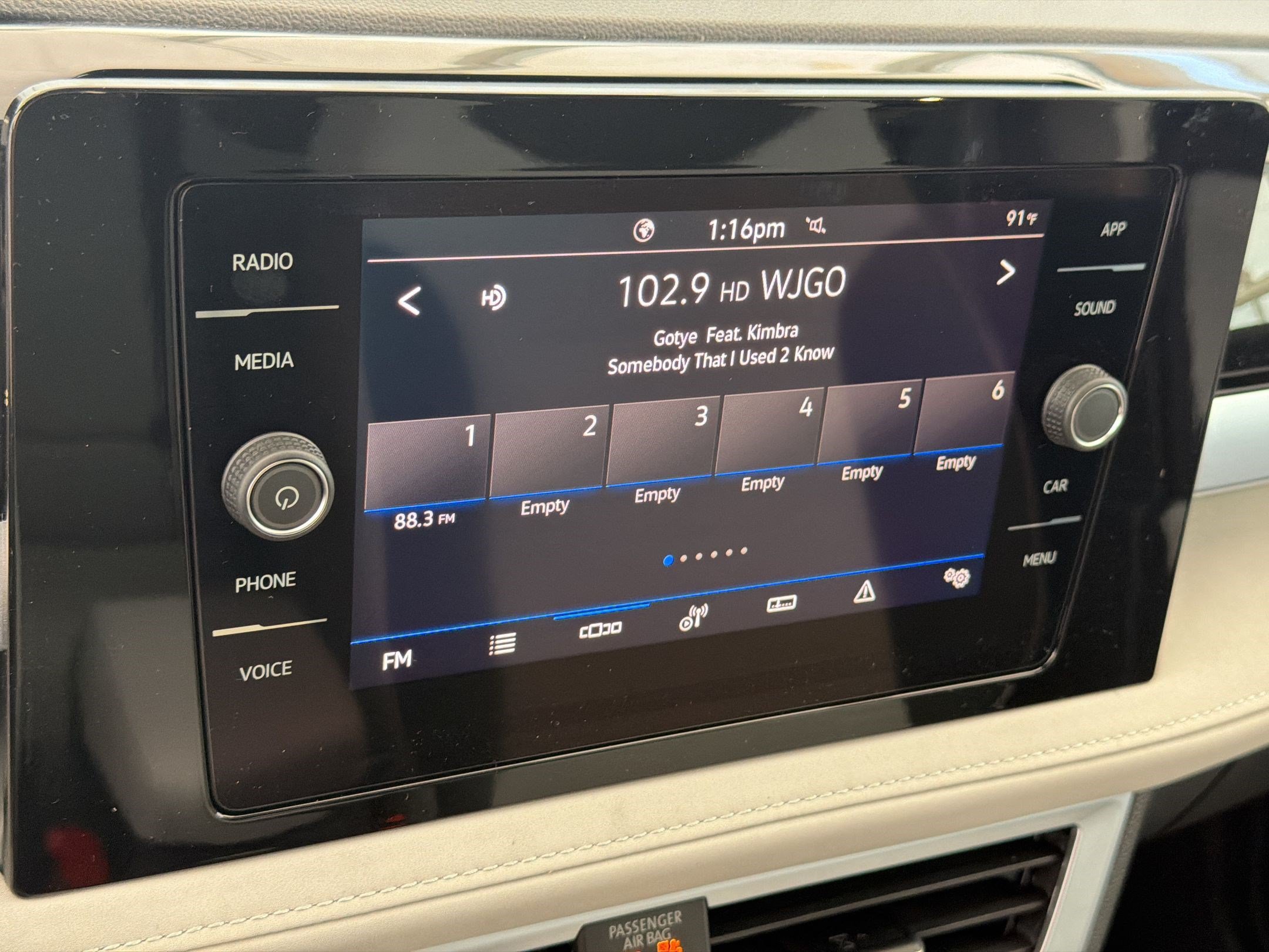 New 2026 Volkswagen Taos SE FWD image 17