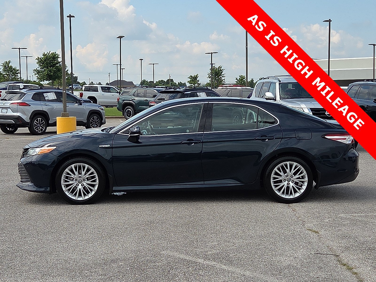 Used 2018 Toyota Camry XLE FWD image 3