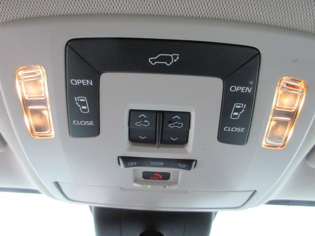 Used 2022 Toyota Sienna XLE AWD/4WD image 31