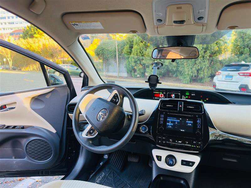 Used 2018 Toyota Prius Two image 32