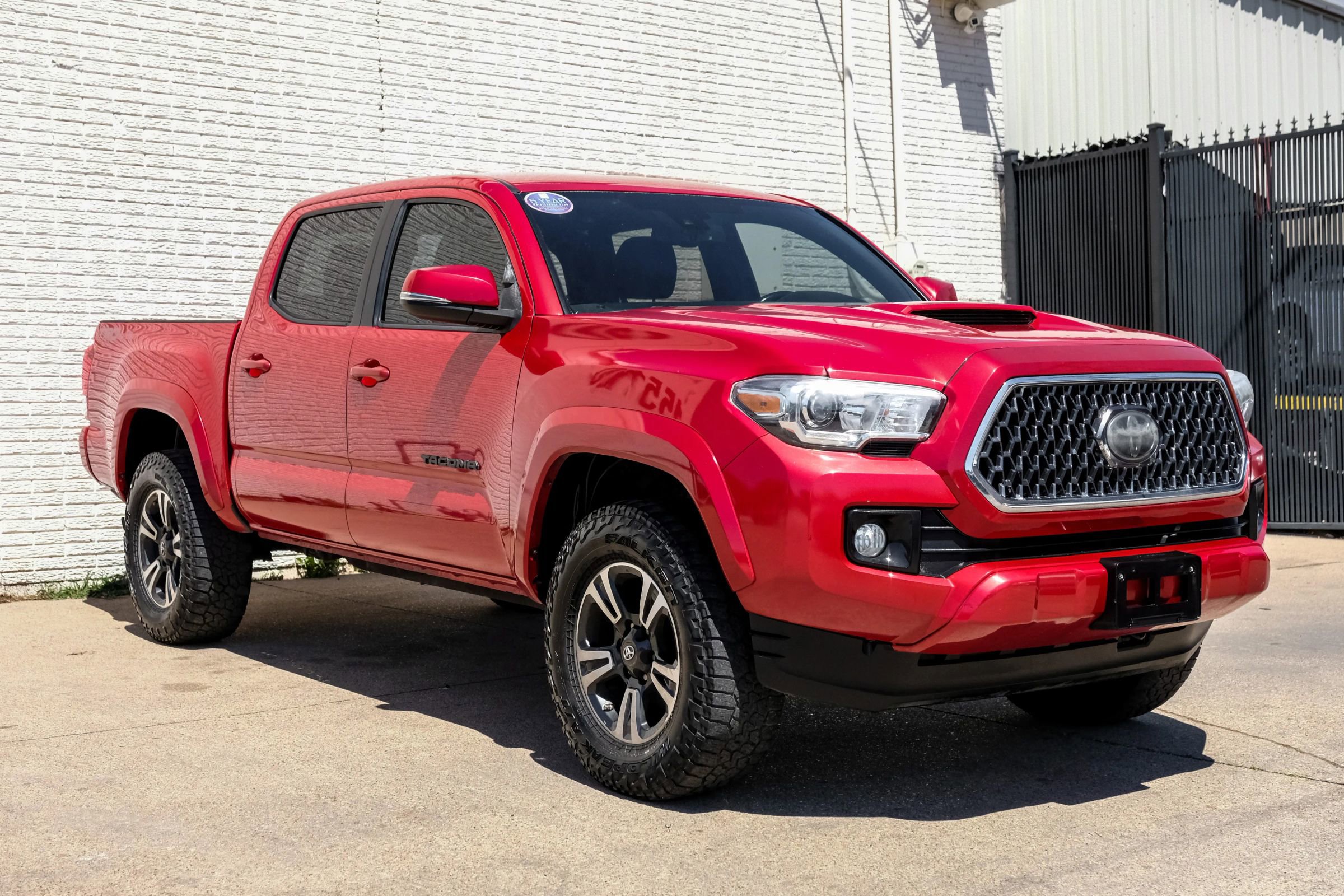 Used 2018 Toyota Tacoma TRD Sport w/ Technology Package RWD image 5