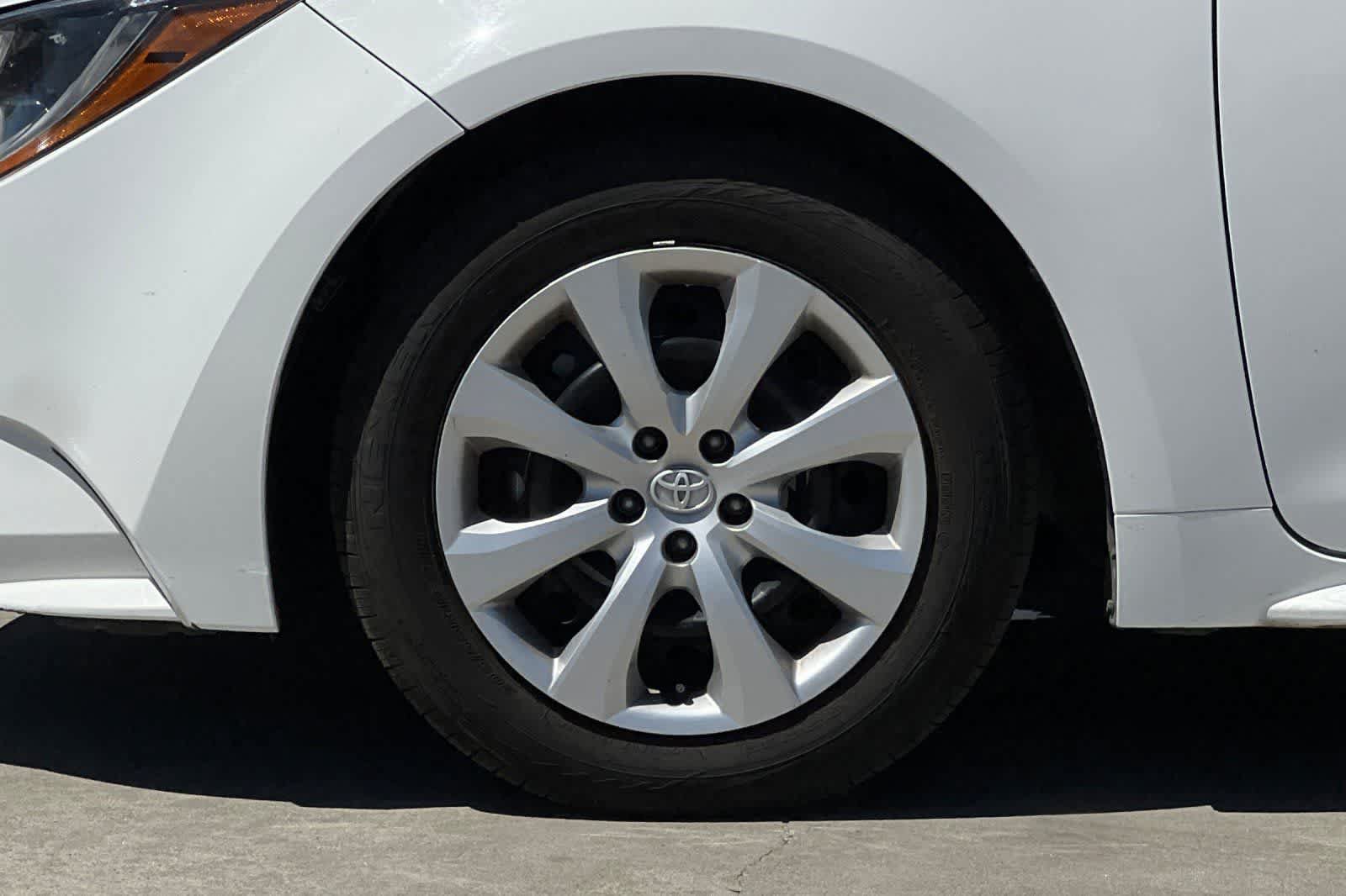 Used 2025 Toyota Corolla LE FWD image 12