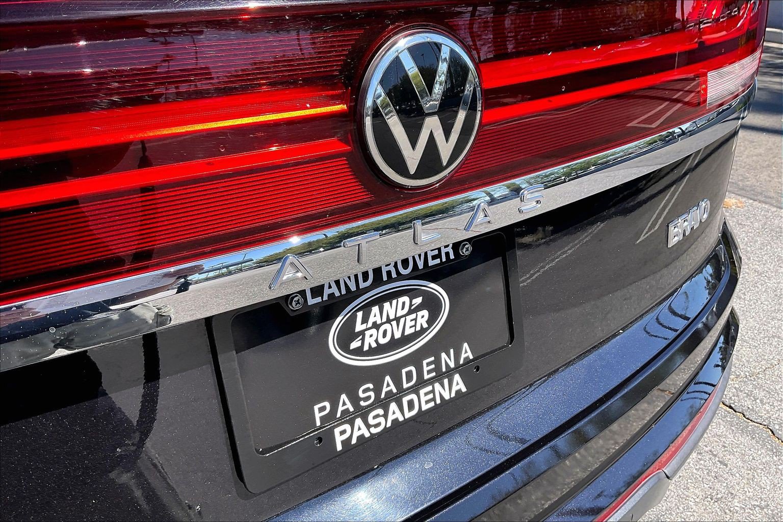 Used 2024 Volkswagen Atlas Cross Sport SE FWD image 32