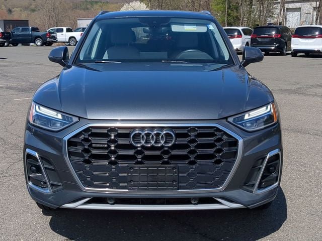 Used 2022 Audi Q5 2.0T Premium w/ Convenience Package AWD/4WD image 2