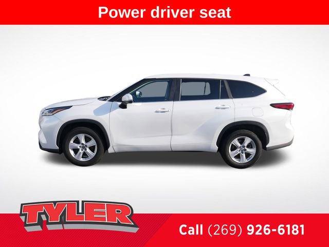 Used 2023 Toyota Highlander LE image 4