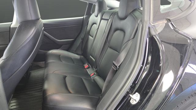 Used 2023 Tesla Model 3 Standard Range image 23