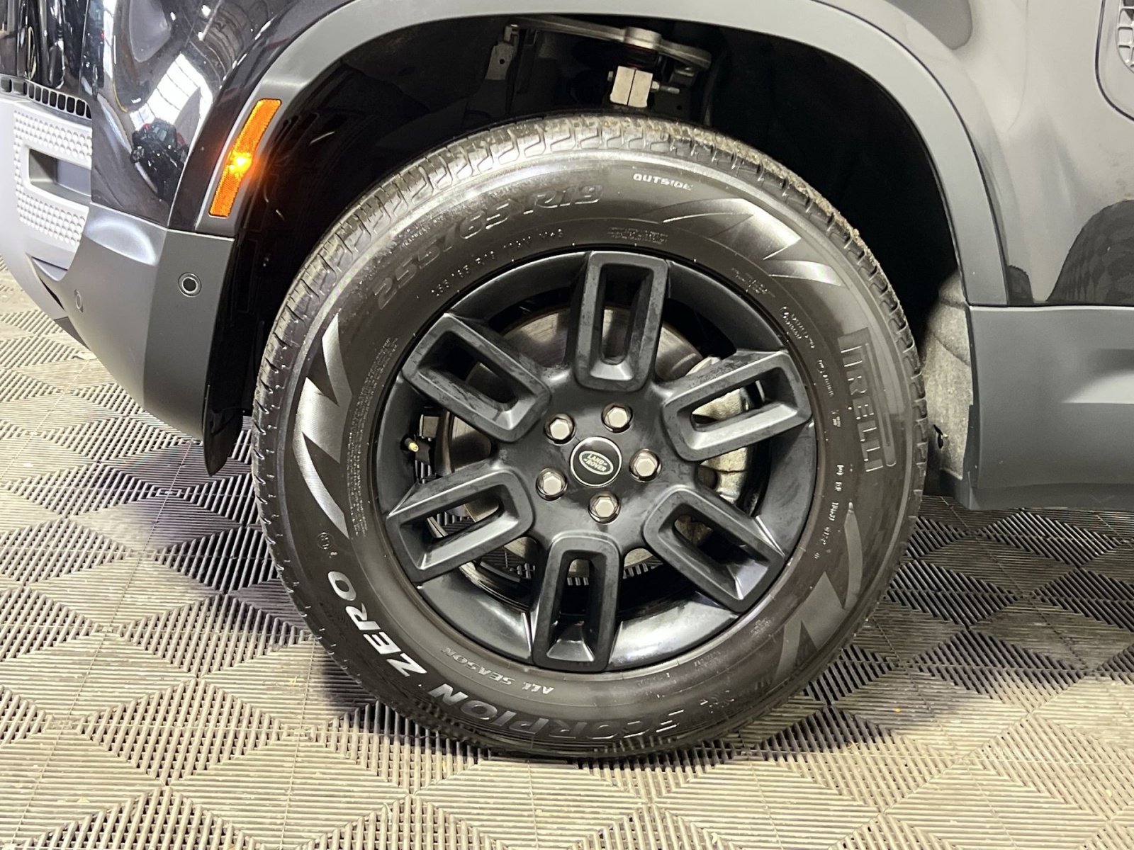 Used 2025 Land Rover Defender 110 S image 12