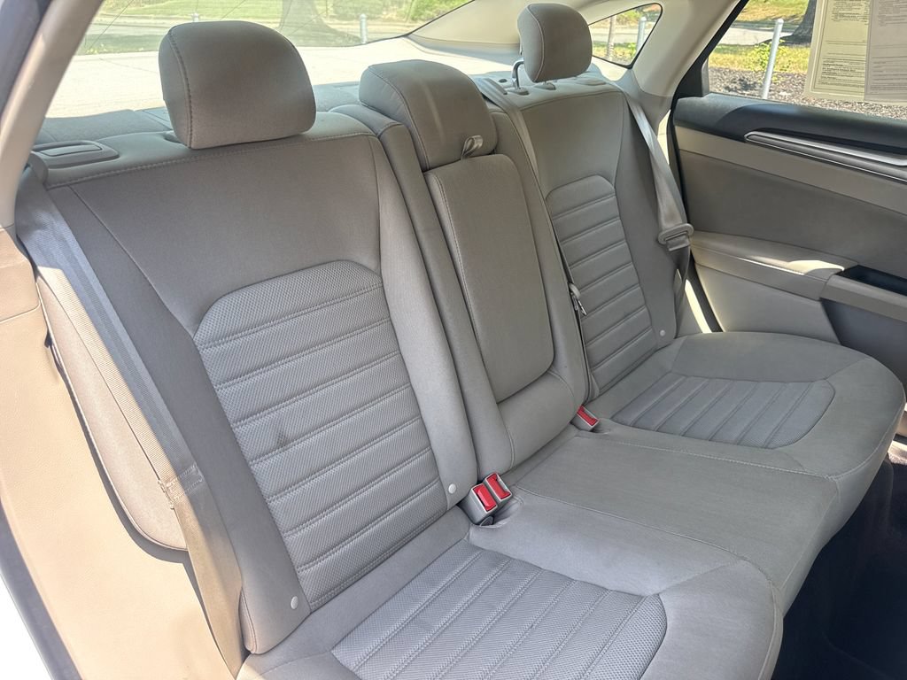 Used 2020 Ford Fusion SE AWD/4WD image 33