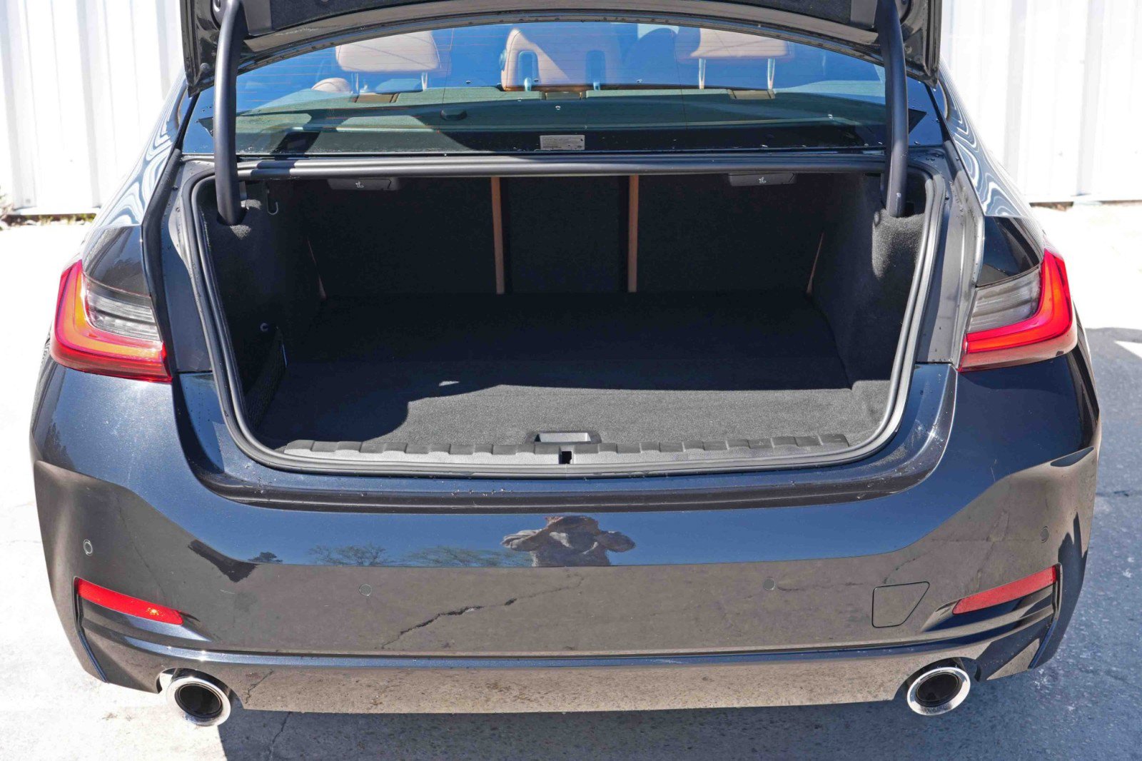 Used 2023 BMW 330e xDrive w/ Premium Package image 9