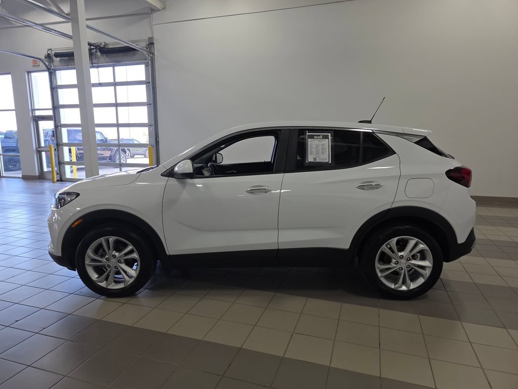 Used 2021 Buick Encore GX Preferred w/ Cold Weather Comfort Package FWD image 2