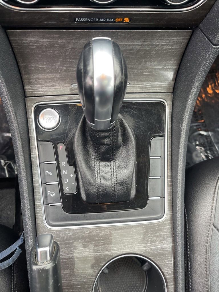 Used 2018 Volkswagen Passat 2.0T SEL Premium image 19