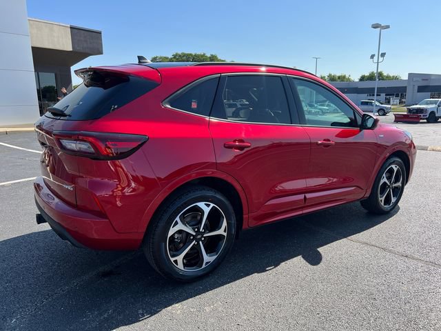 Certified 2023 Ford Escape ST-Line Select w/ Tech Pack #2 AWD/4WD image 8