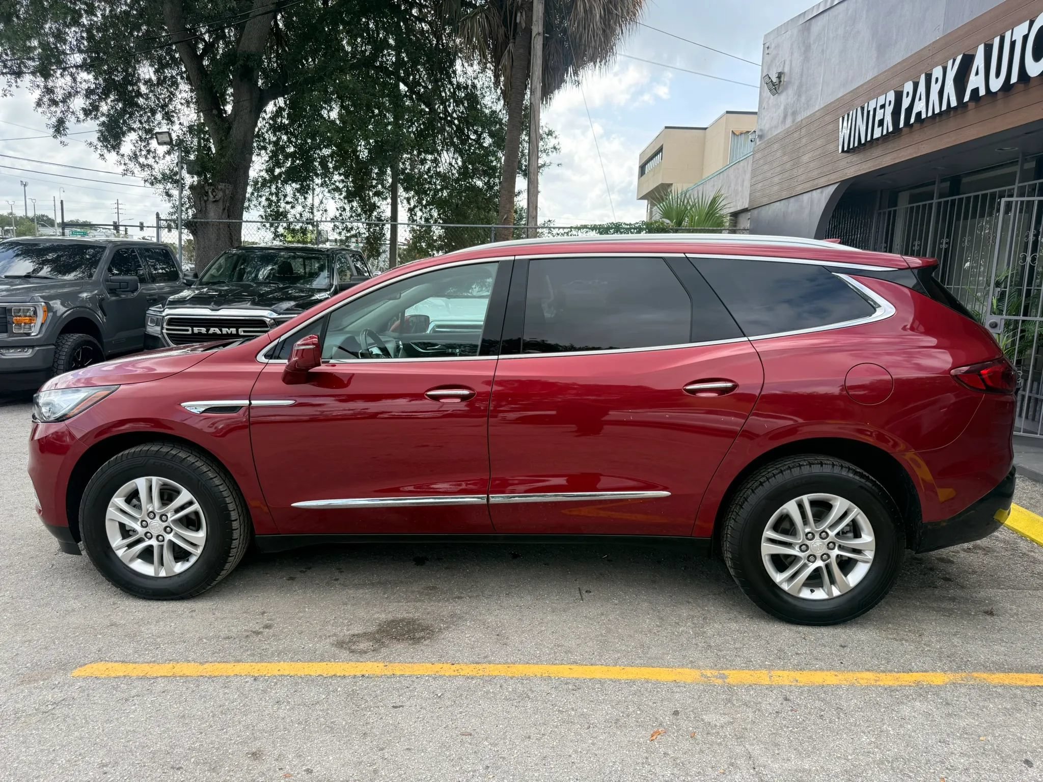 Used 2020 Buick Enclave Essence FWD image 6