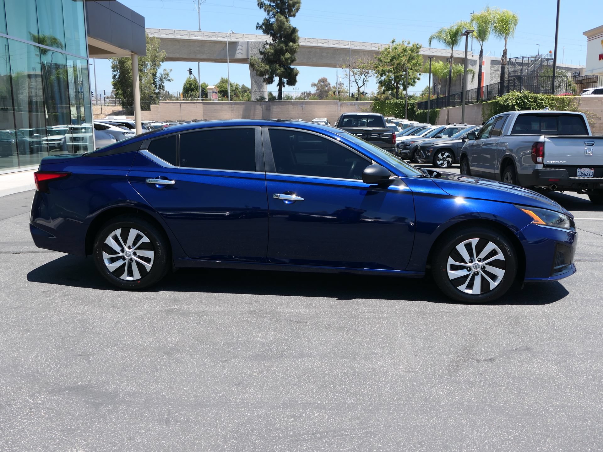 Used 2024 Nissan Altima 2.5 S FWD image 2