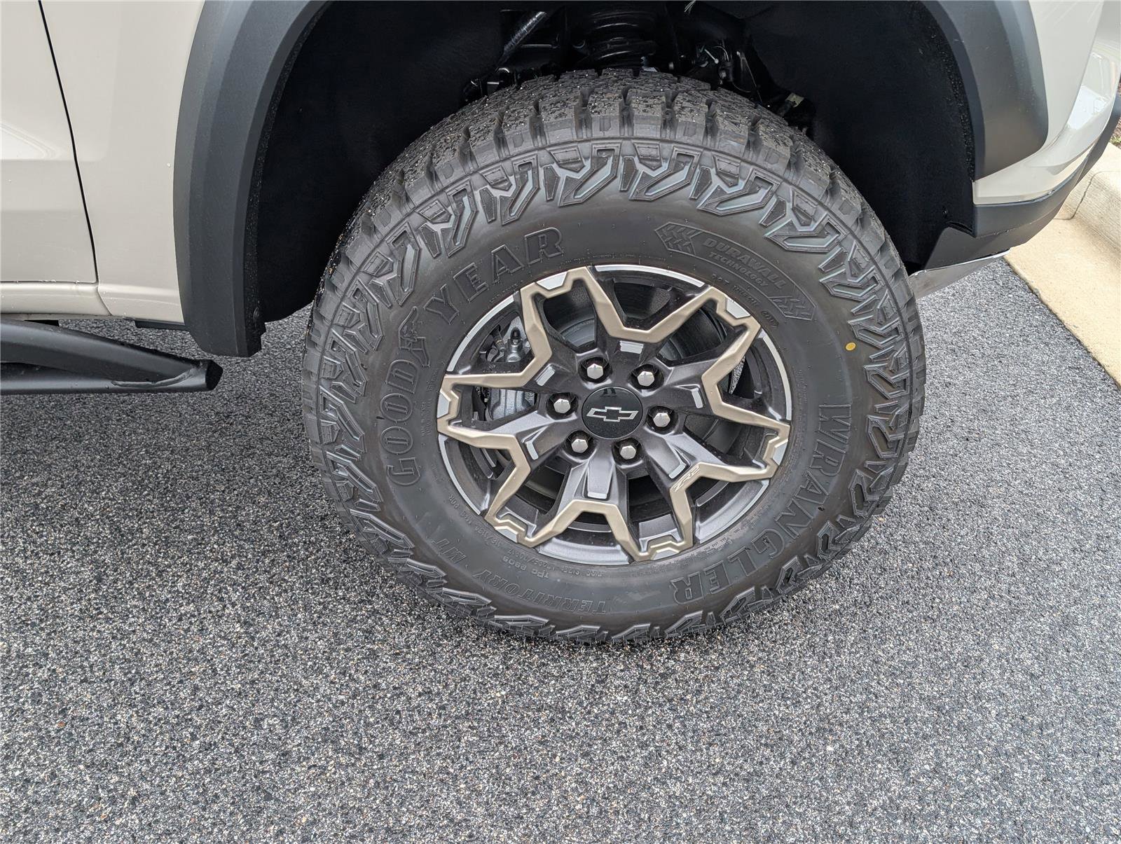 New 2026 Chevrolet Colorado ZR2 w/ Technology Package AWD/4WD image 5