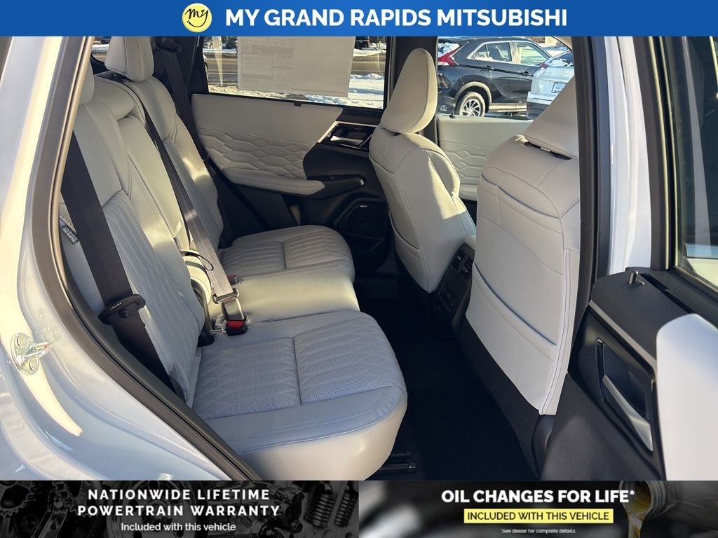 New 2026 Mitsubishi Outlander SEL image 14