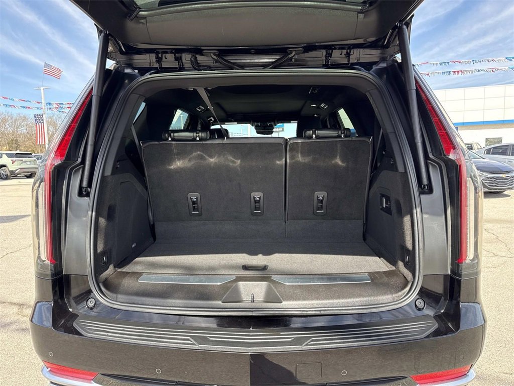 Used 2023 Cadillac Escalade Premium Luxury image 6