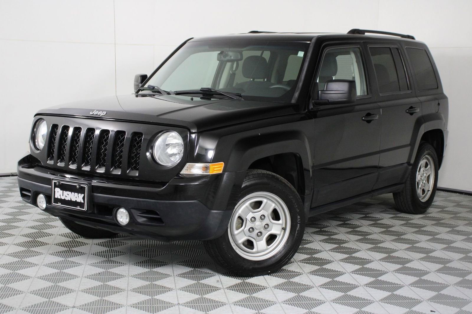 Used 2016 Jeep Patriot Sport w/ Power Value Group FWD image 3