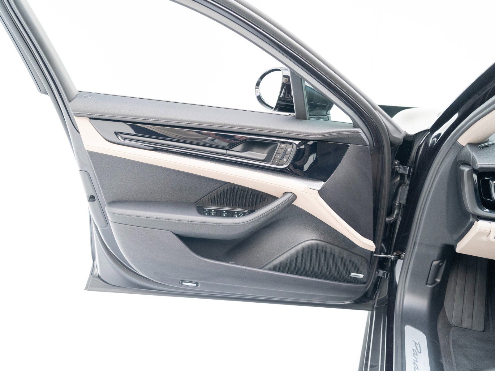 Certified 2025 Porsche Panamera 4 image 20