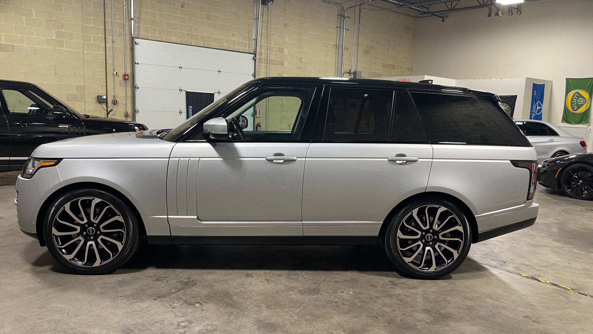 Used 2017 Land Rover Range Rover image 12