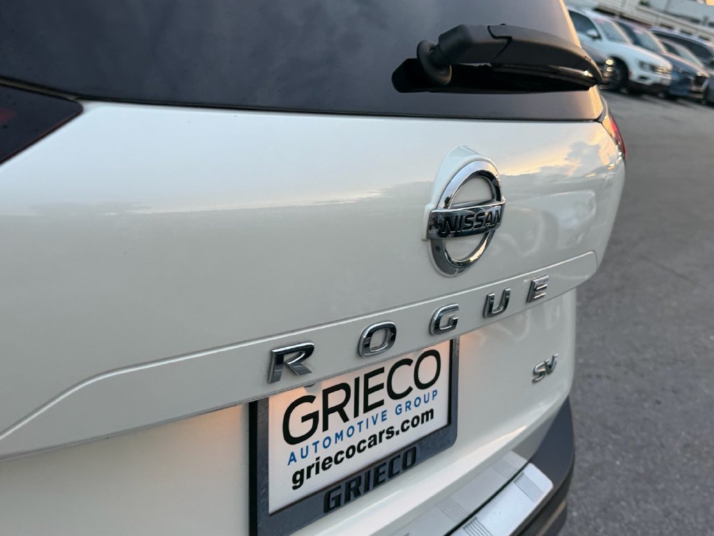 Certified 2021 Nissan Rogue SV w/ Premium Package FWD image 14