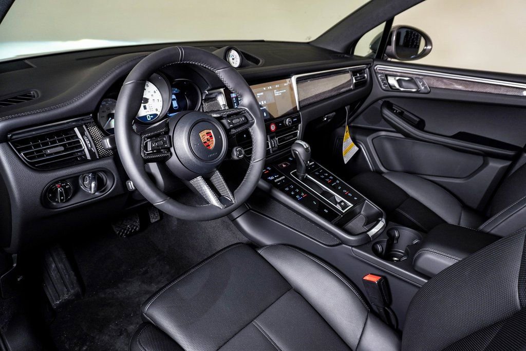 New 2026 Porsche Macan Turbo image 4