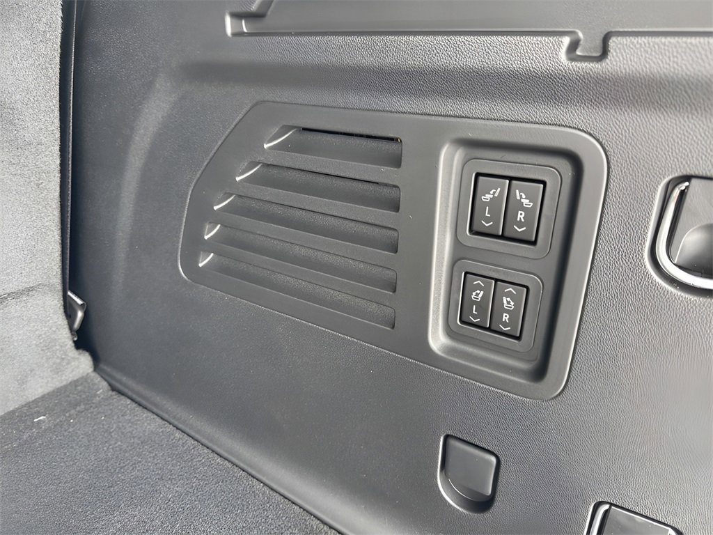 New 2026 Chevrolet Traverse High Country image 18