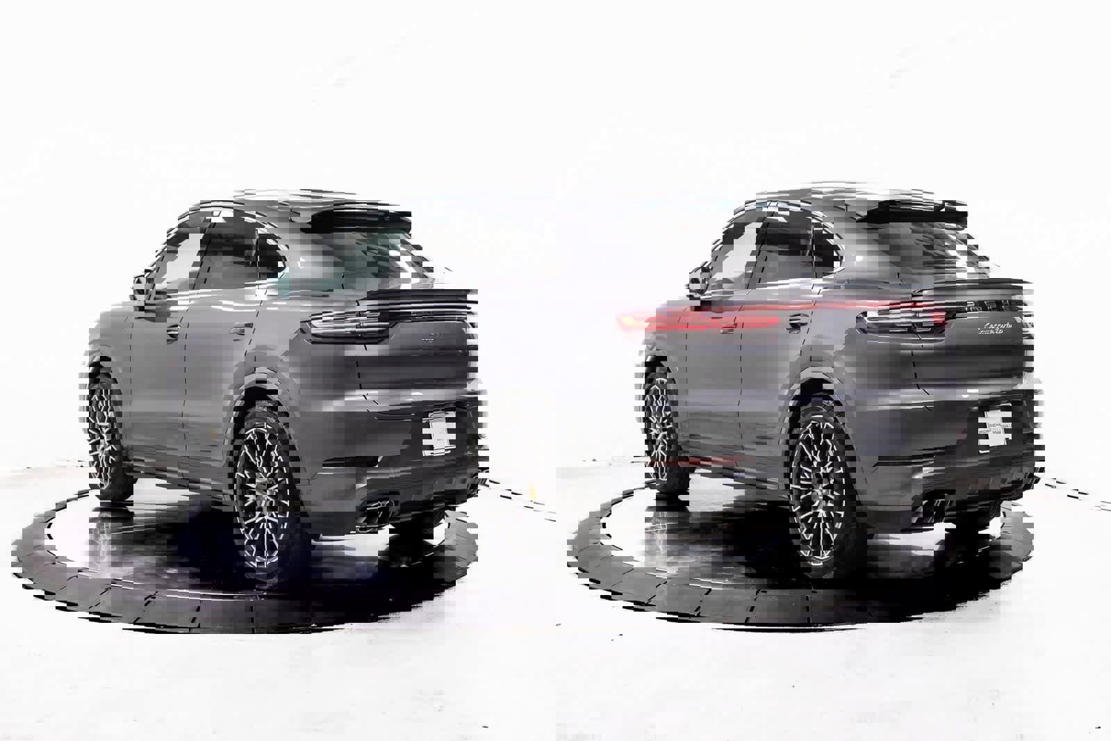 Certified 2022 Porsche Cayenne Turbo image 3