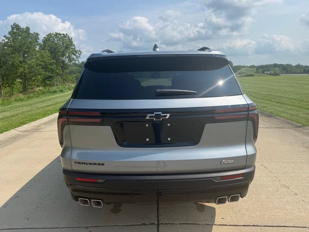 New 2026 Chevrolet Traverse LT w/ Midnight/Sport Edition FWD image 4