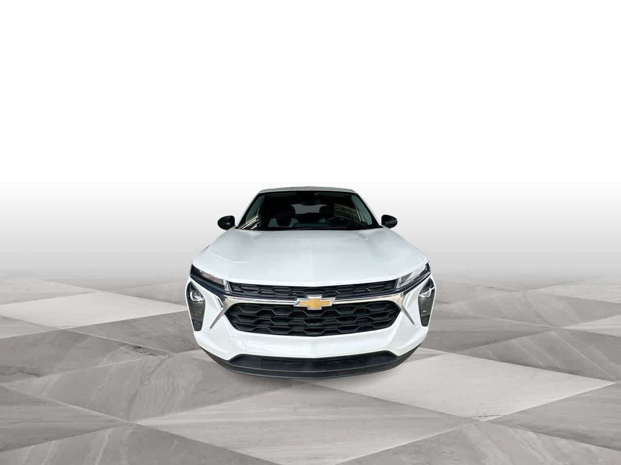 Used 2025 Chevrolet Trax LS FWD image 3