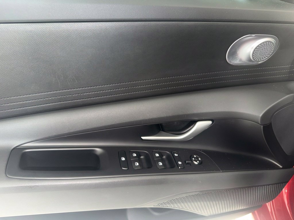 Certified 2025 Hyundai Elantra Hybrid FWD image 12