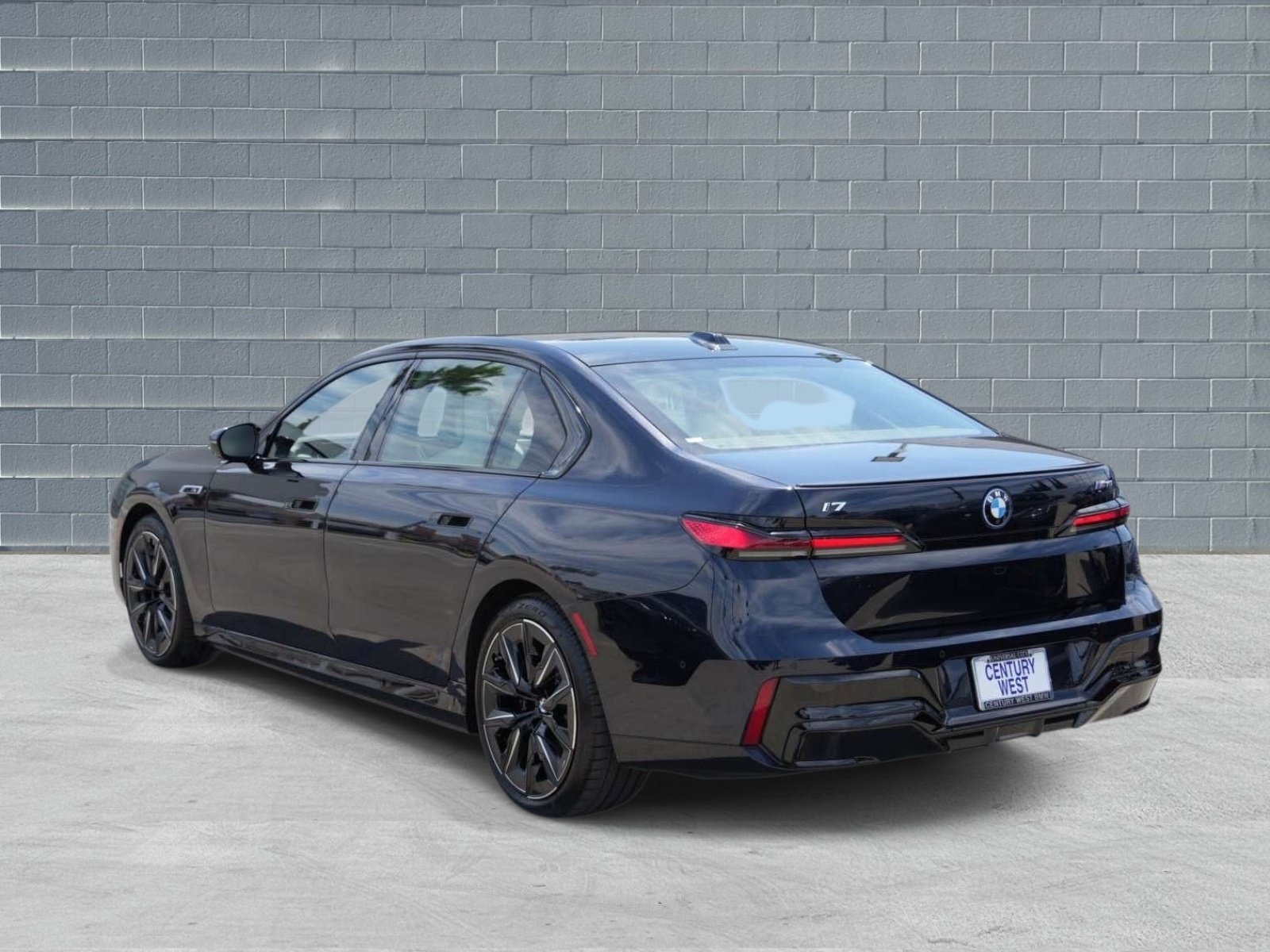 Used 2025 BMW i7 M70 AWD/4WD image 3